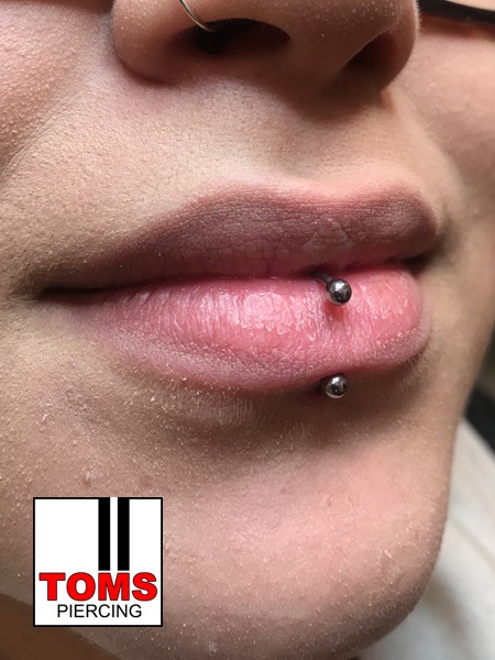 Labretpiercing1.jpg