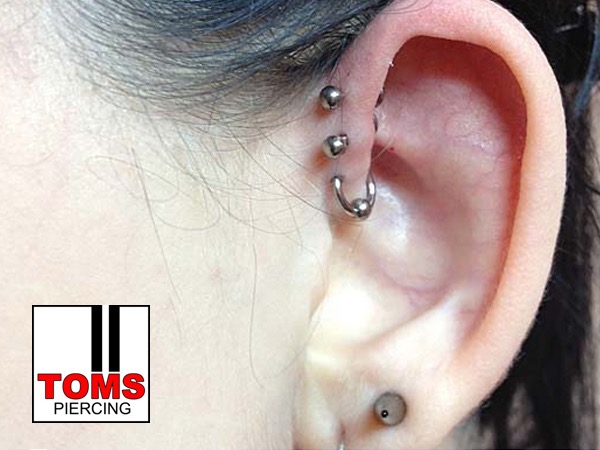 Forwardhelixpiercing7.jpg