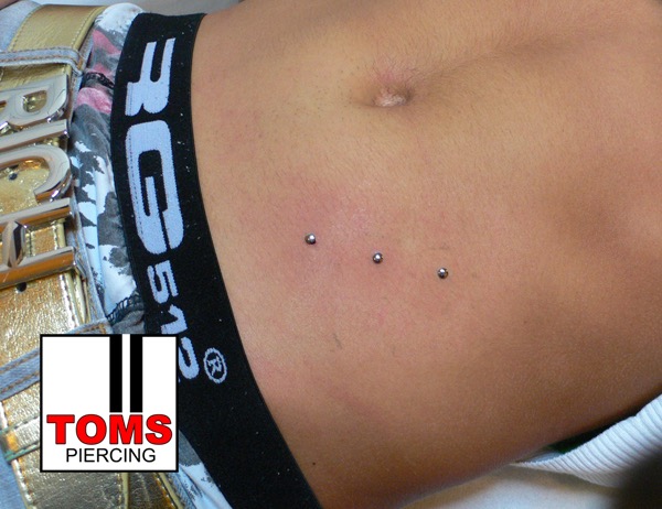 Microdermalpiercing11.jpg