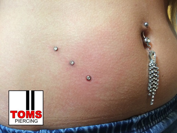 Microdermalpiercing17.jpg